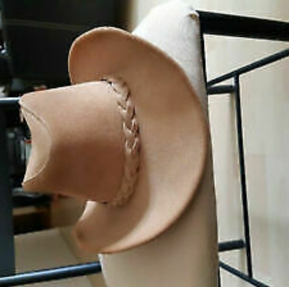 Other - 🤠Canadian made western hat🤠